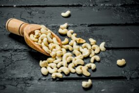 Cashew Nuts: Benefits, with a Focus on Men’s Health, Prostate Health, and Urinary Benefits